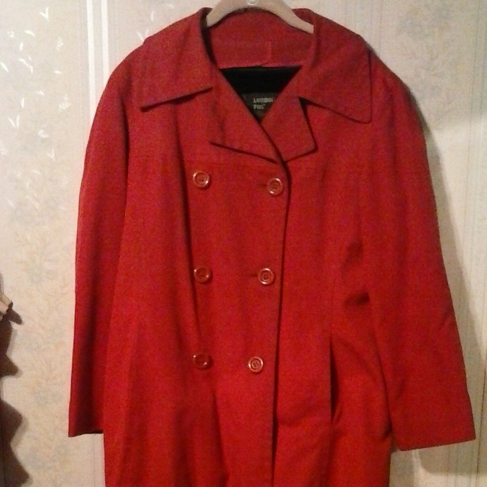 LONDON FOG WOMENS RED COAT ZIPOUT LINING *CLEARANCE